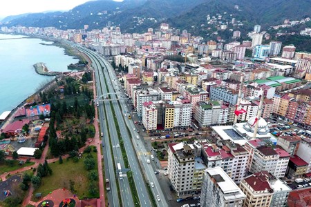 关于土耳其黑海区里泽的城市转型